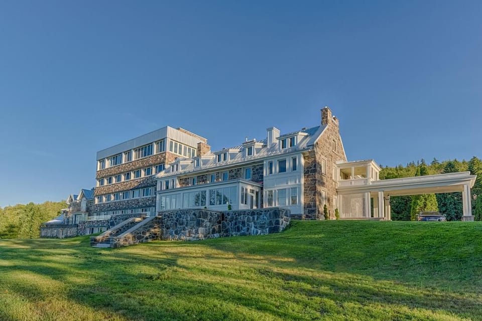 StoneHaven Le Manoir Relais & Châteaux Hotel in Sainte-Agathe-des-Monts
