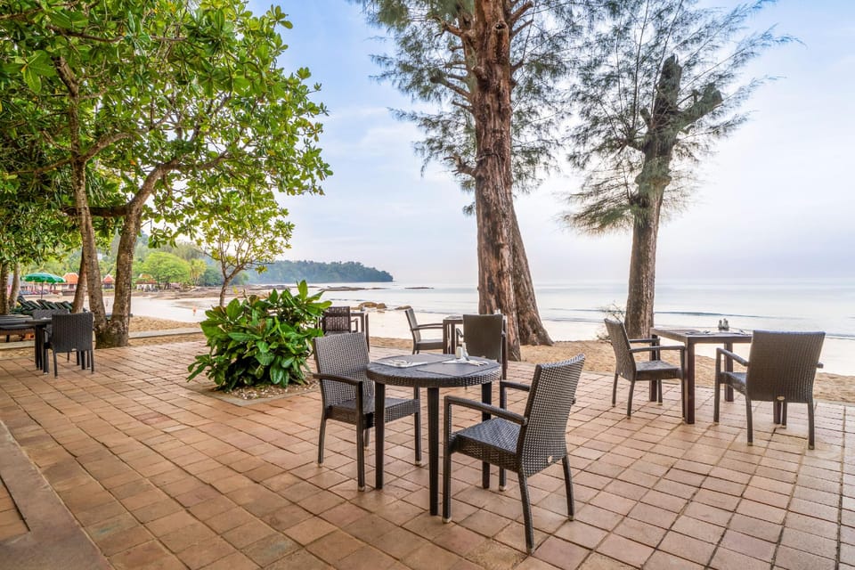 Baan Khaolak Beach Resort  Resort in Khuekkhak