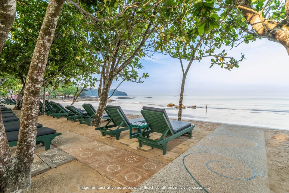 Baan Khaolak Beach Resort  Resort in Khuekkhak