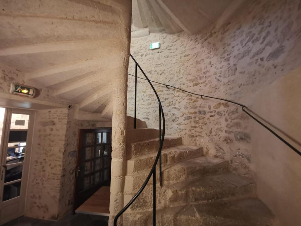 Logis Le Relais du Chapeau Rouge Hotel in Nouvelle-Aquitaine