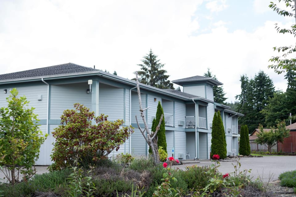 Dew Drop Inn Motel in Forks