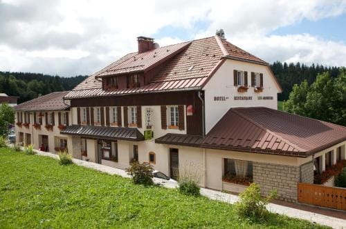 LOGIS Les Arobiers Hotel in Haute-Savoie