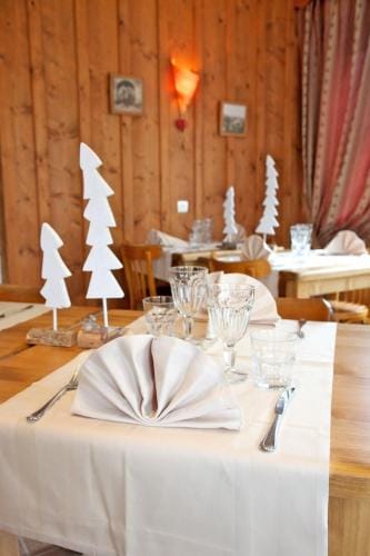 LOGIS Les Arobiers Hotel in Haute-Savoie