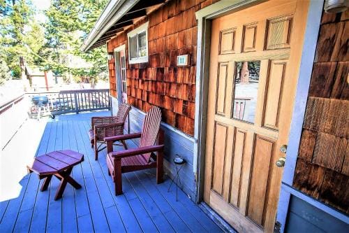 Twin Pines Family Cabin by Big Bear Vacations Hotel in Big Bear