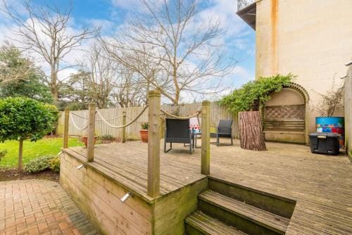 Near Major Attractions | Comfortable | TV Hotel in Bath