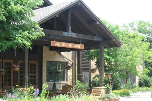 Abe Martin Lodge & Cabins Hotel in Indiana
