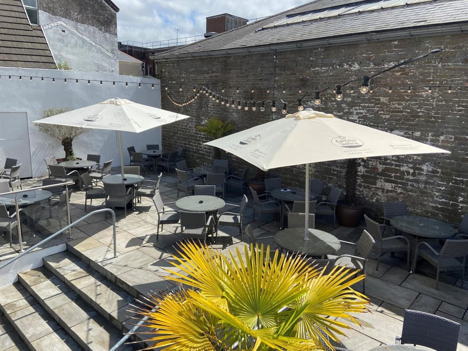 The Castle Hotel Neath Hotel in Wales
