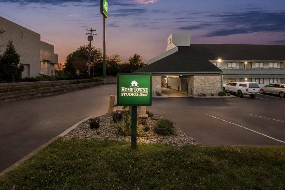 HomeTowne Studios Florence, KY-Cincinnati Airport Hotel in Florence