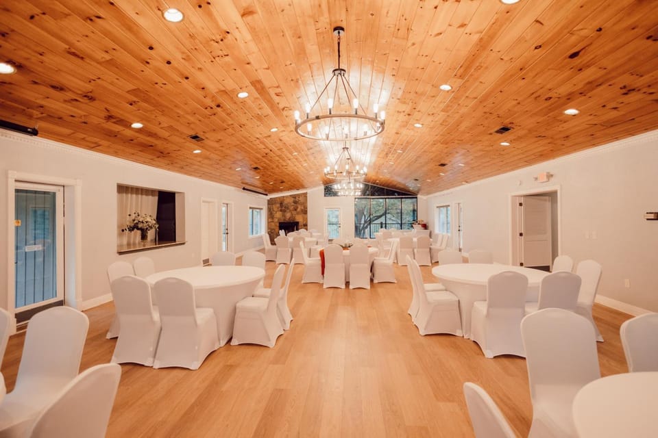 Tremont Lodge & Resort Hotel in Townsend