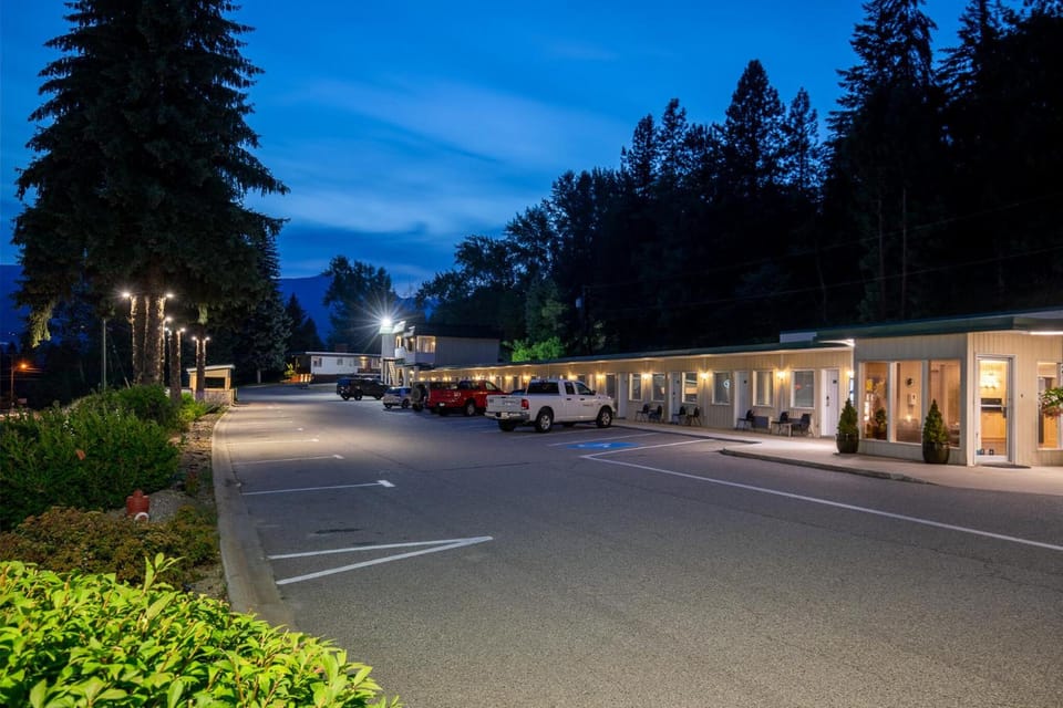 Glenwood Inn & Suites Motel in British Columbia
