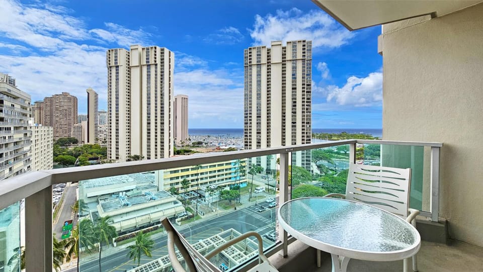 Ala Moana Hotel _ Ocean view with balcony Apartment hotel in Honolulu