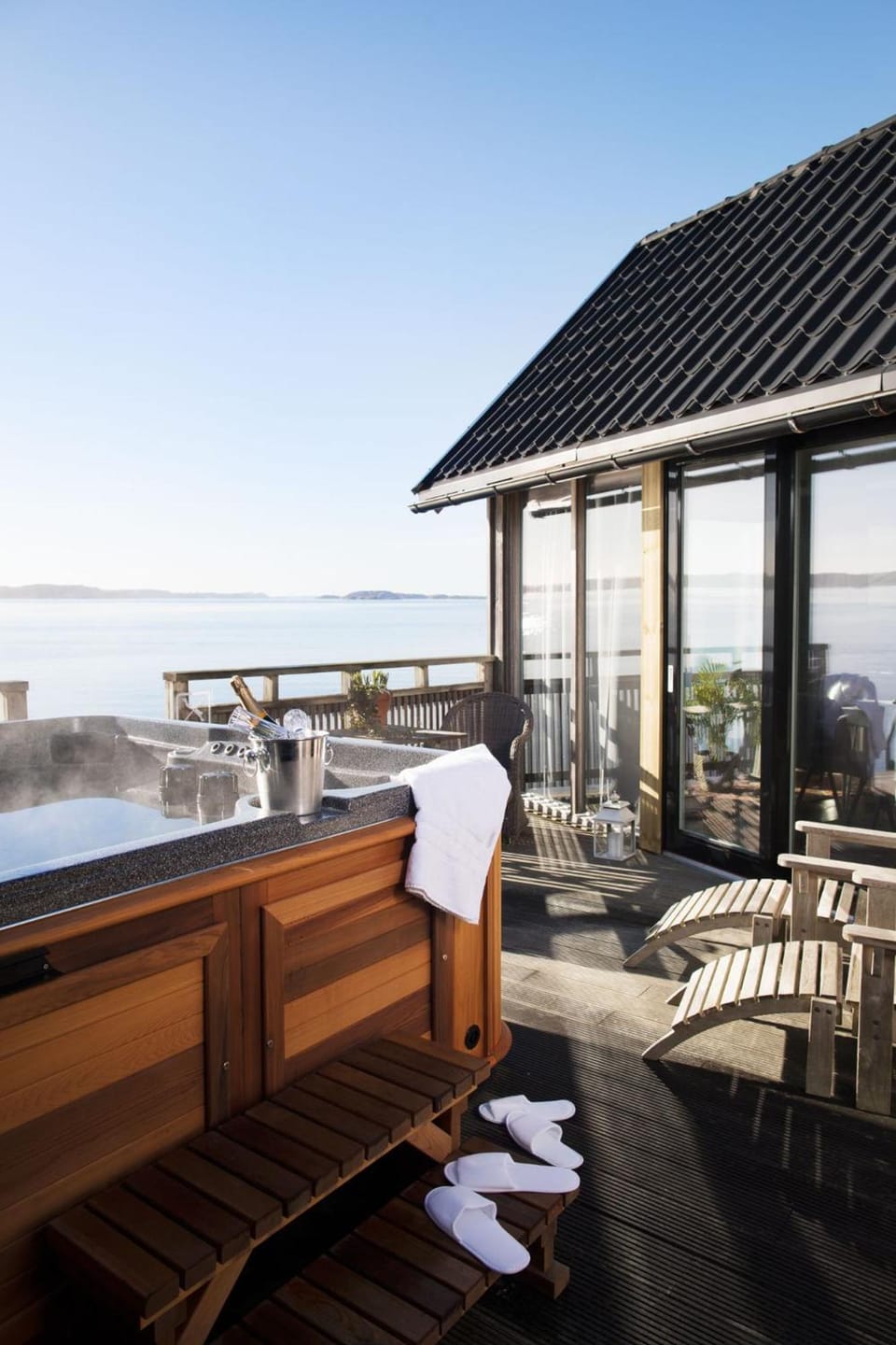 Strandflickornas Husen invid Havet Hotel in Västra Götaland County