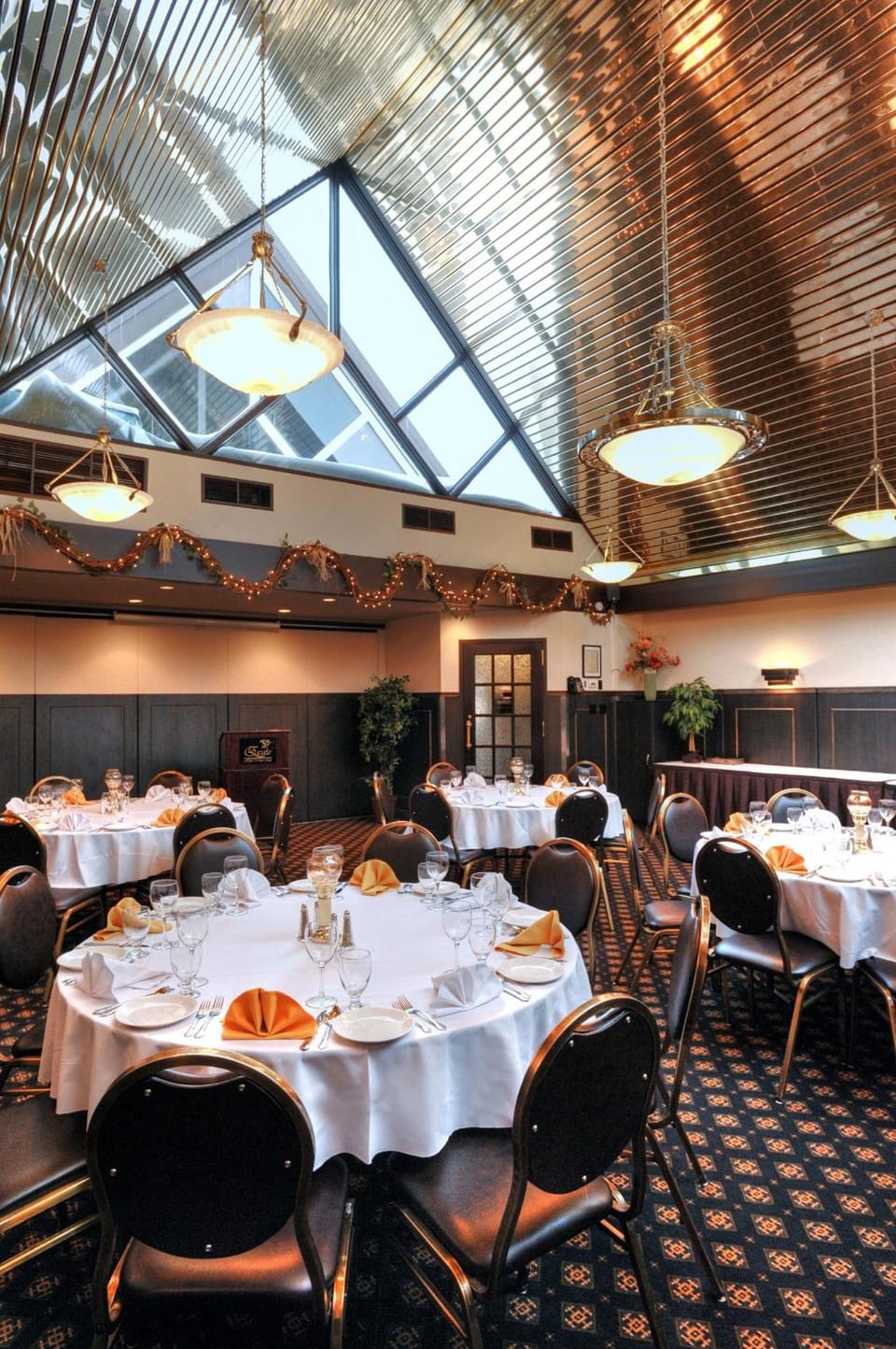L'Escale Hotel Suites Hotel in Ontario