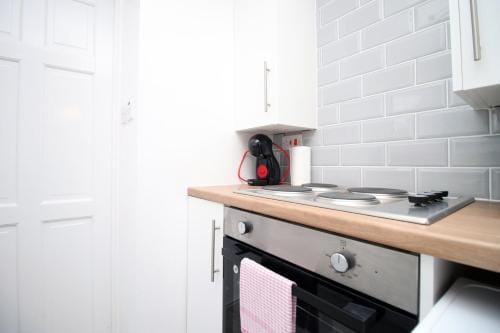 Bristol Street (2BR FREE parking)| Cohost Partners Hotel in Newport