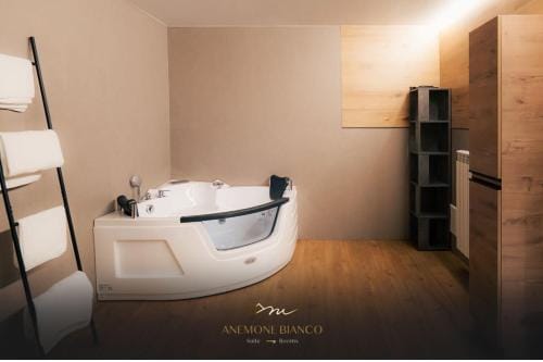 Anemone Bianco Suite Rooms Hotel in Province of Brescia