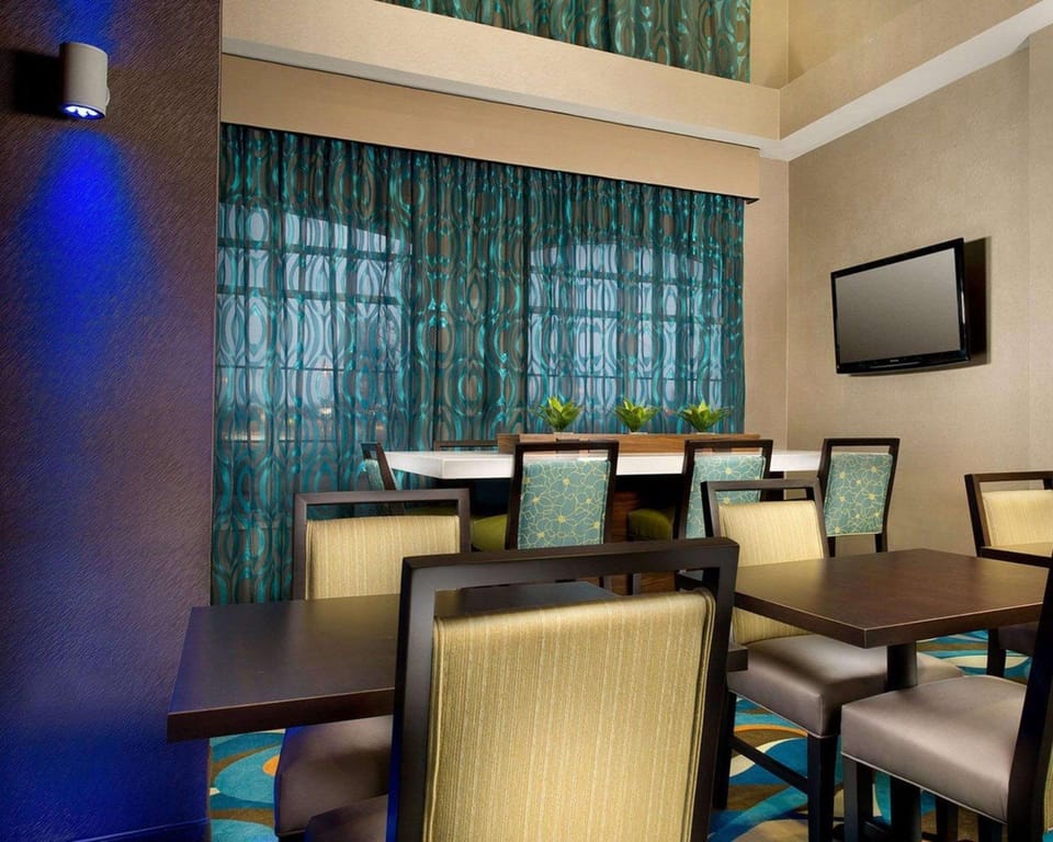 Comfort Suites Waco North - Near University Area Hotel in Bellmead