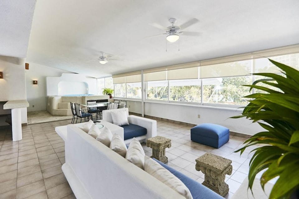 Hotel Suites Ixtapa Plaza Hotel in Ixtapa Zihuatanejo