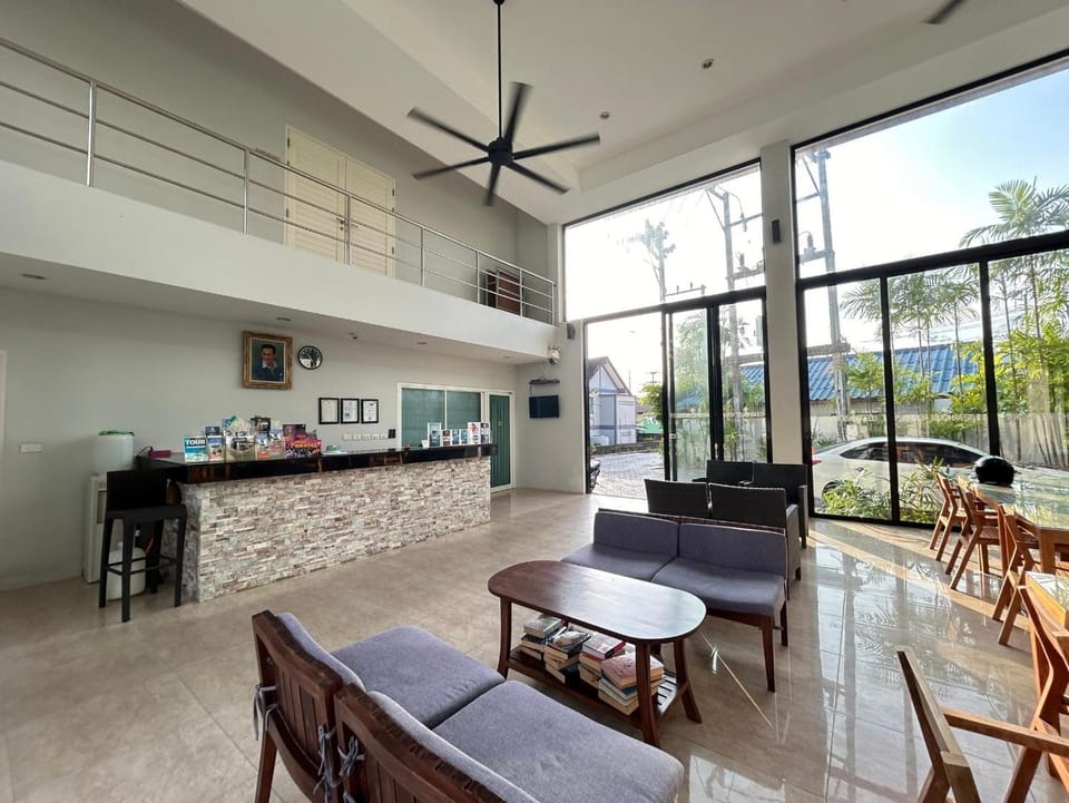 Shared lounge/TV area