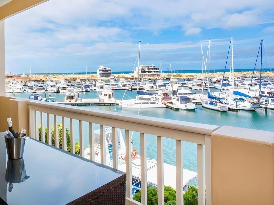 The Marina Hotel - Mindarie Hotel in Perth