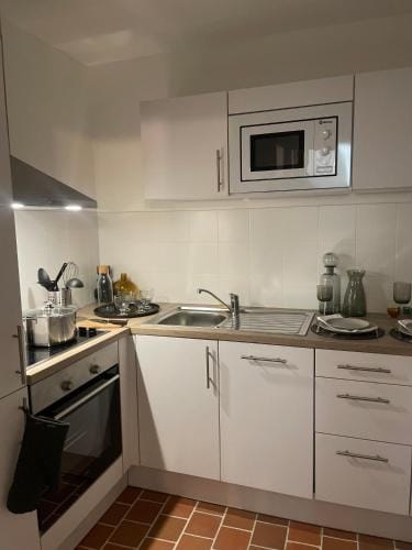 Appartement Charles Le Brun, Face au Chateau de Versailles, avec parking prive Hotel in Versailles