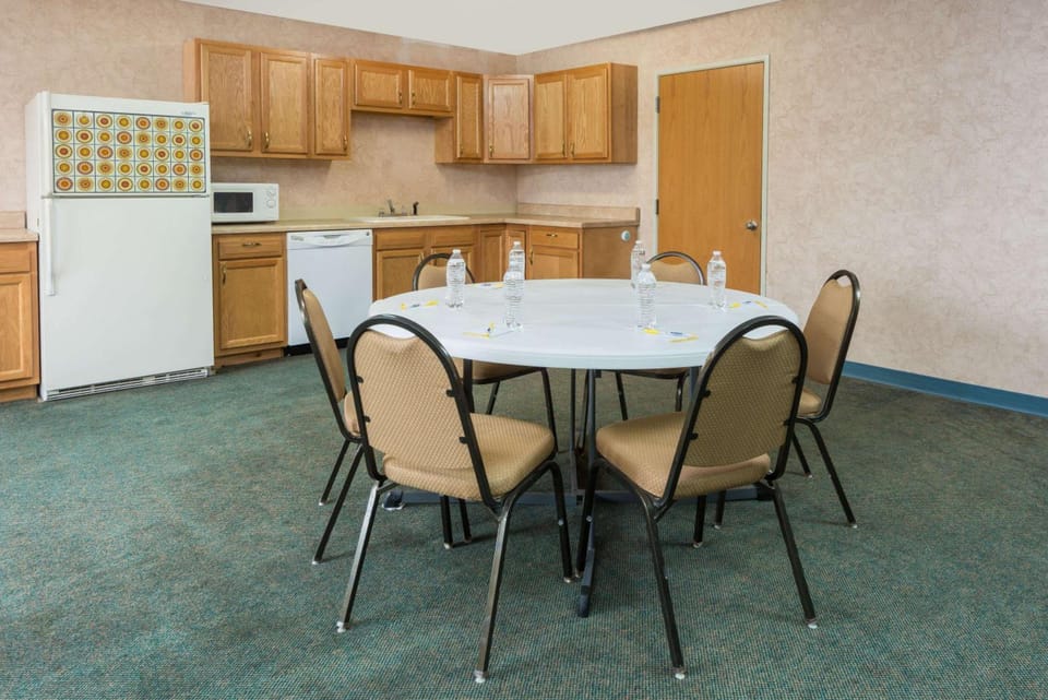 Days Inn by Wyndham Osage Beach Lake of the Ozarks Hotel in Osage Beach