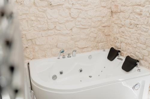 LUXUITE Spa con Piscina o Jacuzzi Hotel in Province of Taranto