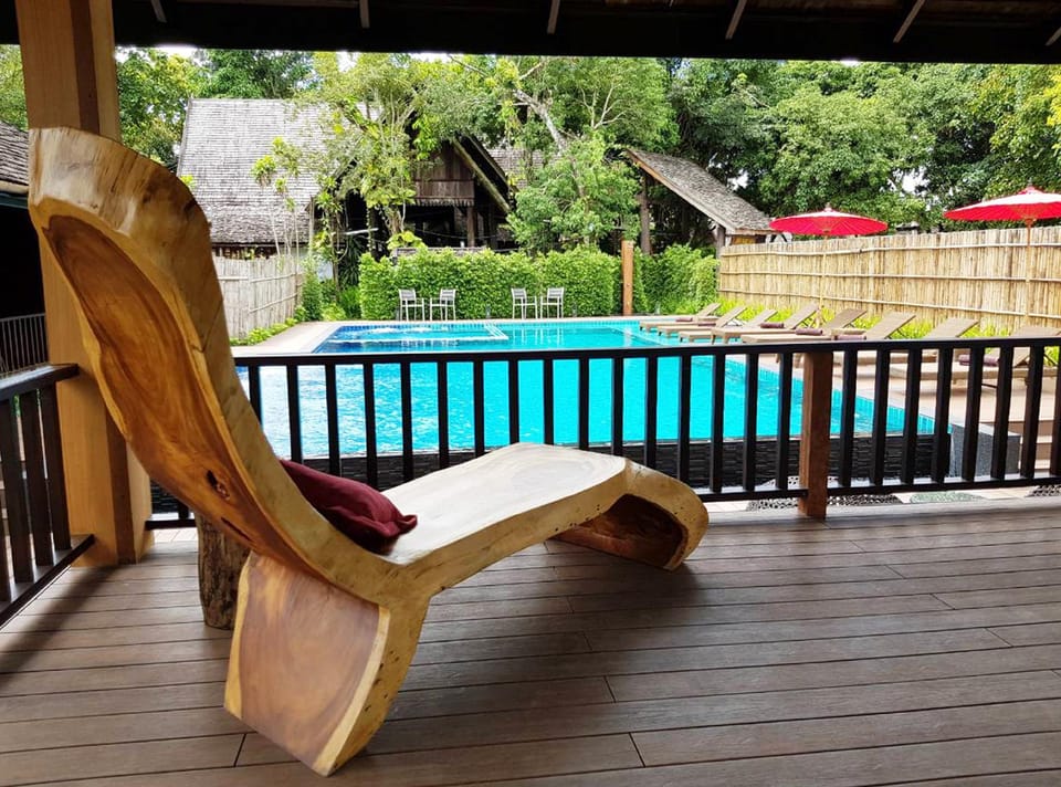 Swimming pool [outdoor]