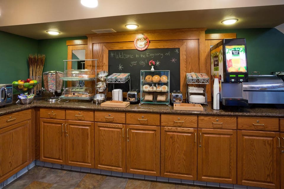 AmericInn by Wyndham Thief River Falls Hotel in Minnesota