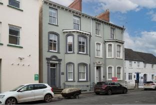 Spinnaker - Close to Town, Sea Views Hotel in Wales