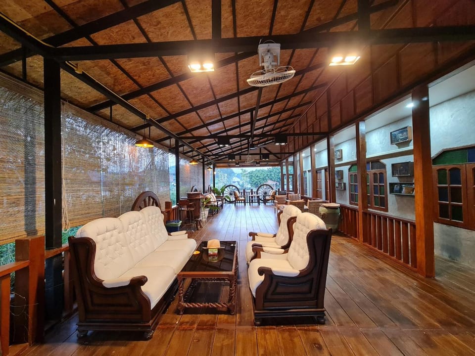 Shared lounge/TV area