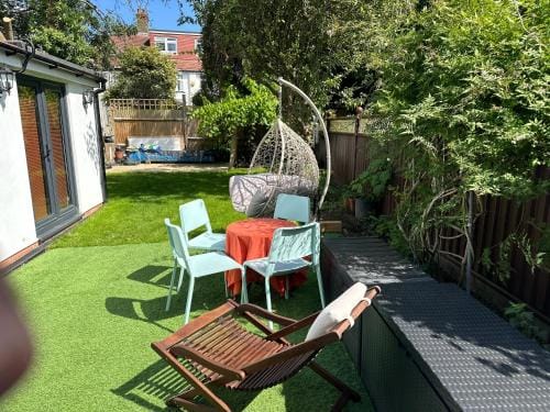 Bespoke Gallery guesthouse Hotel in Edgware