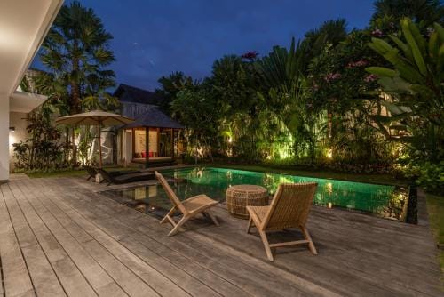 Villa Lisy - Spacious 4BR Villa with Large Swimming Pool Hotel in North Kuta