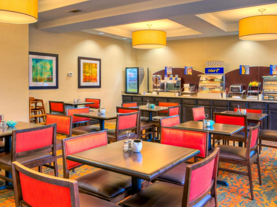 Holiday Inn Express and Suites Granbury By IHG Hotel in Granbury