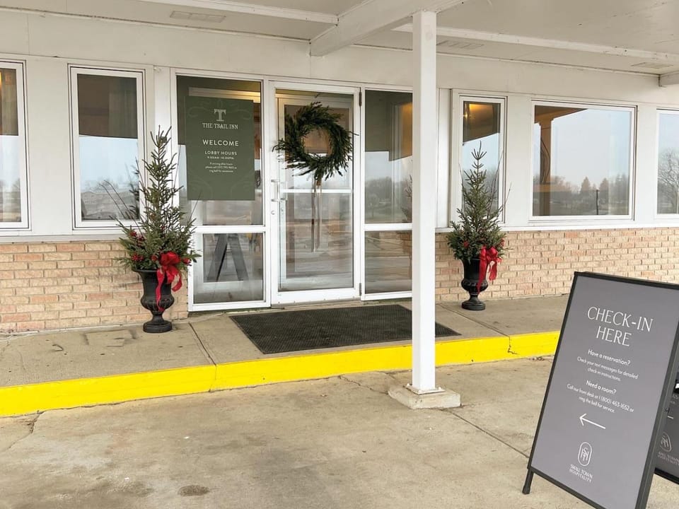 The Trail Inn - Slayton, MN - HWY 59 Hotel in Minnesota