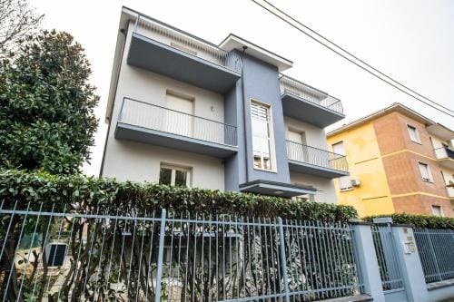 GG12 Parma Comfort & Parking Suites Hotel in Parma