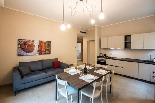 GG12 Parma Comfort & Parking Suites Hotel in Parma