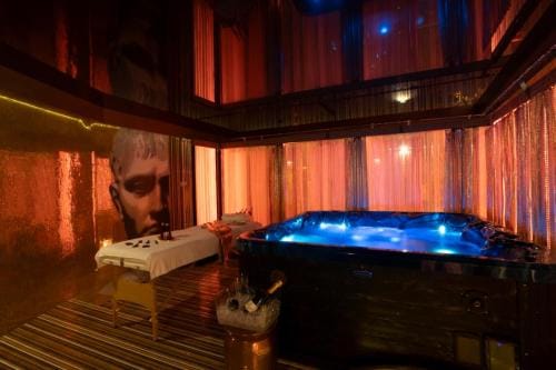 Hot tub