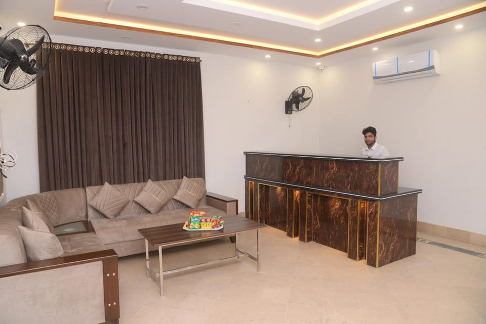 Hotel Five Season Lahore Hotel in Lahore