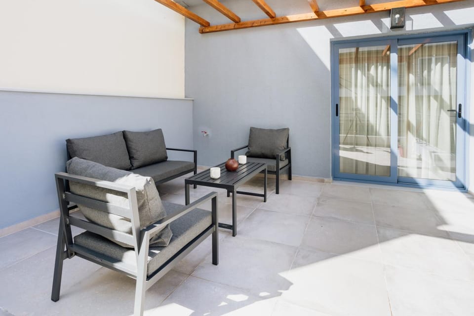 CANVAS Color Your Stay Hotel in Volos