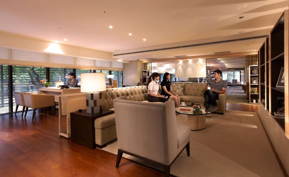 Shared lounge/TV area
