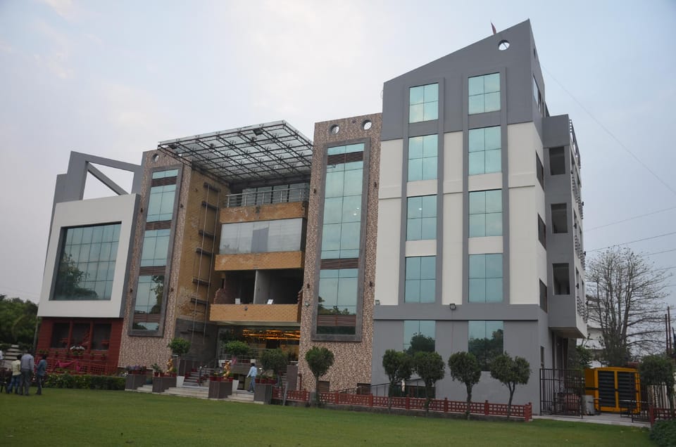 Hotel Lake View Grand Hotel in Lucknow
