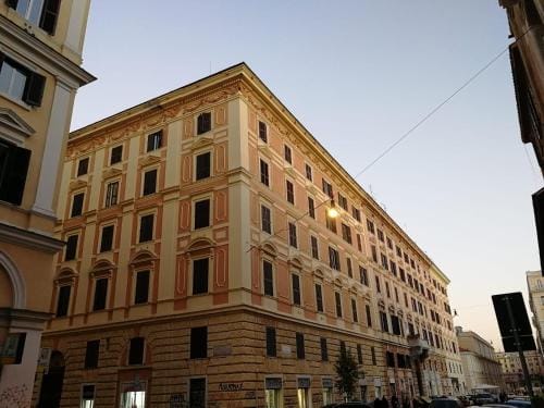 Belltower Elegans Guest House Hotel in Rome