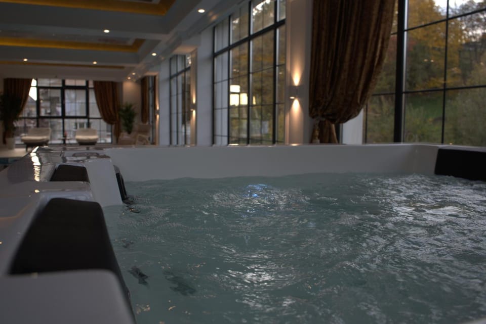 Hot tub
