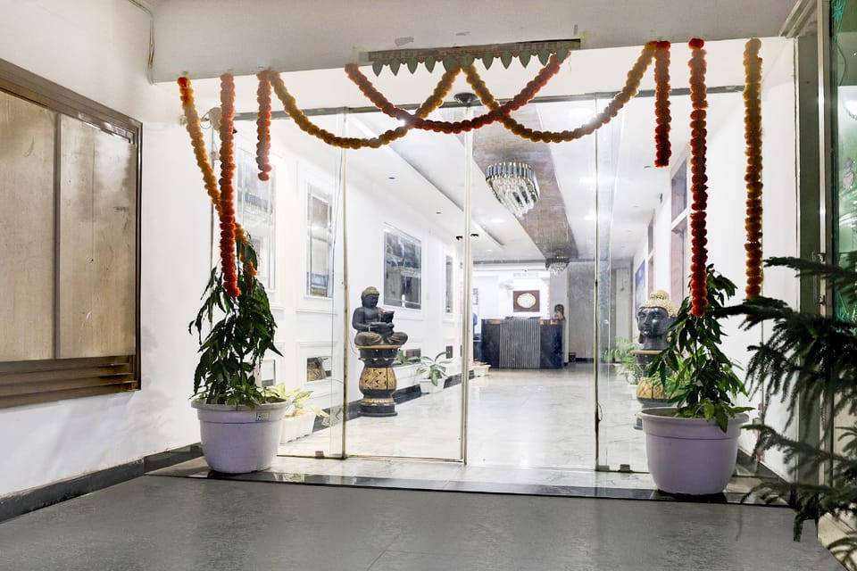 Super Townhouse by OYO Mohali Bus Terminal Formerly Hotel HM Crystal Hotel in Chandigarh