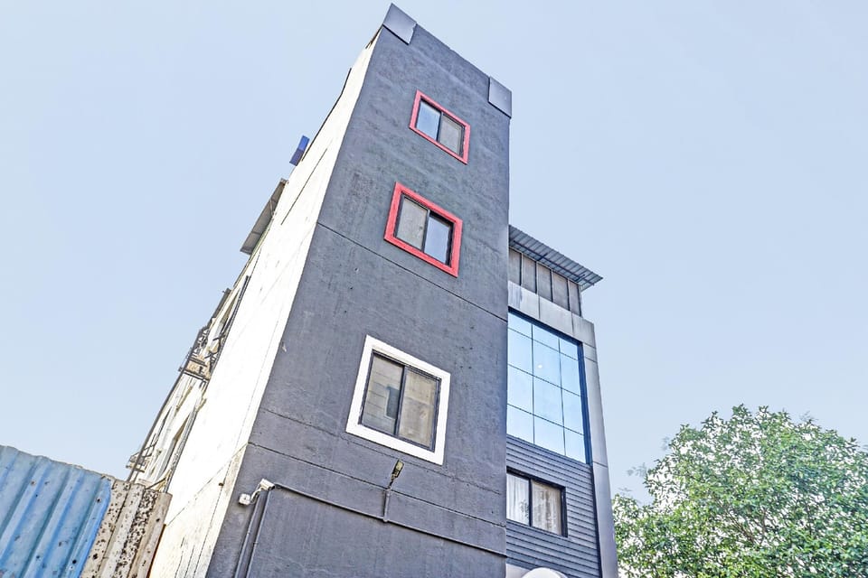 Collection O Cherry Stays Hotel in Pune