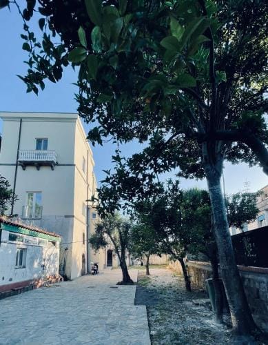 Casa Torre a Sorrento con parcheggio gratuito Hotel in Sant Agnello