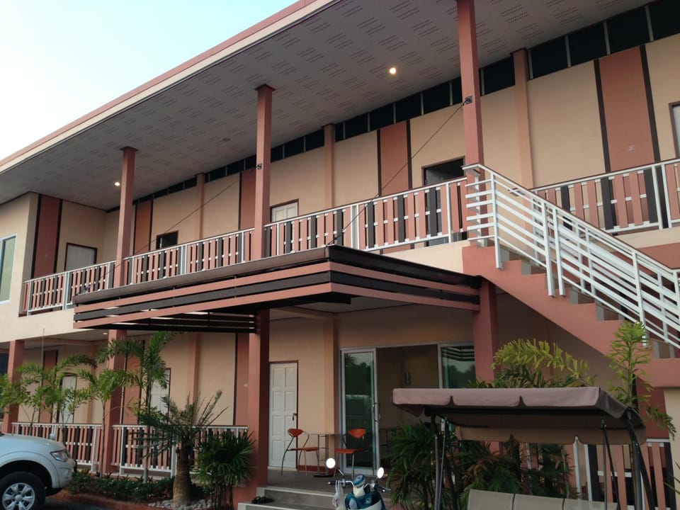 Siriburi Resort Apartment hotel in Thailand