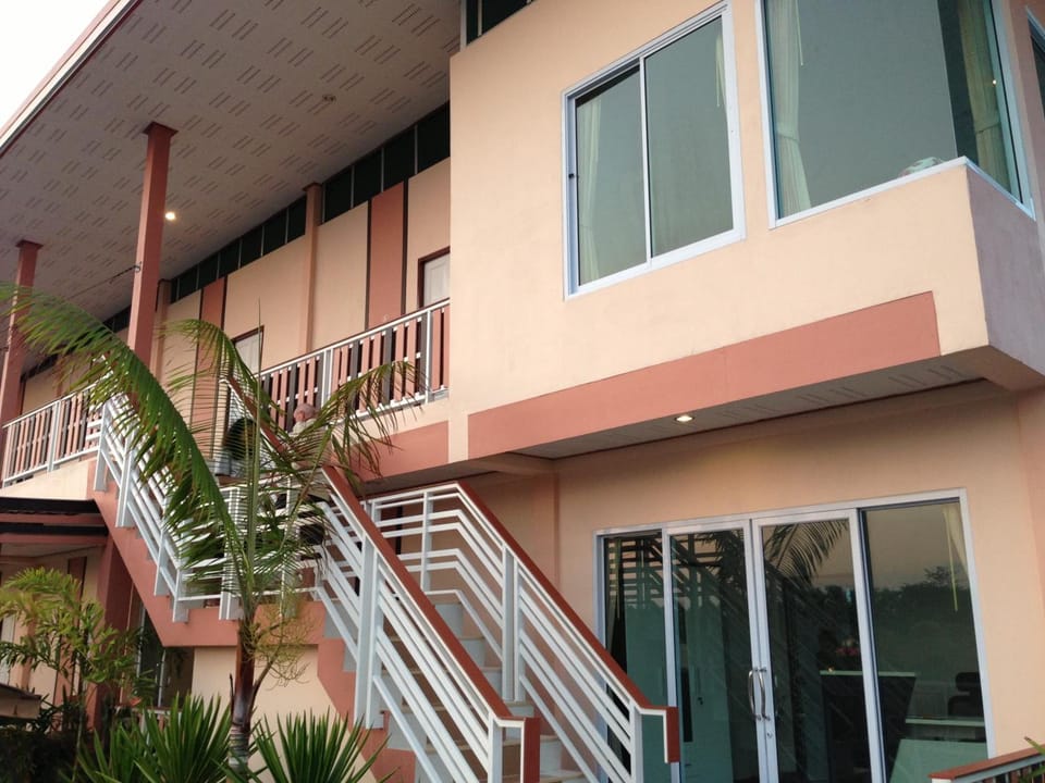 Siriburi Resort Apartment hotel in Thailand