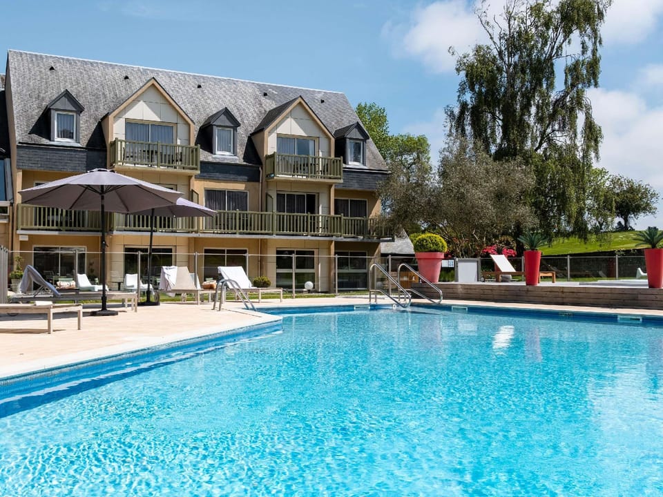 Hotel Mercure Omaha Beach Hotel in Normandy