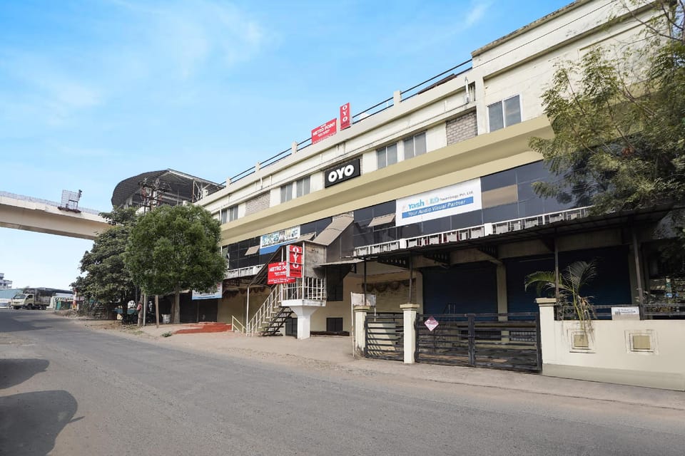 Hotel O METRO POINT Hotel in Maharashtra